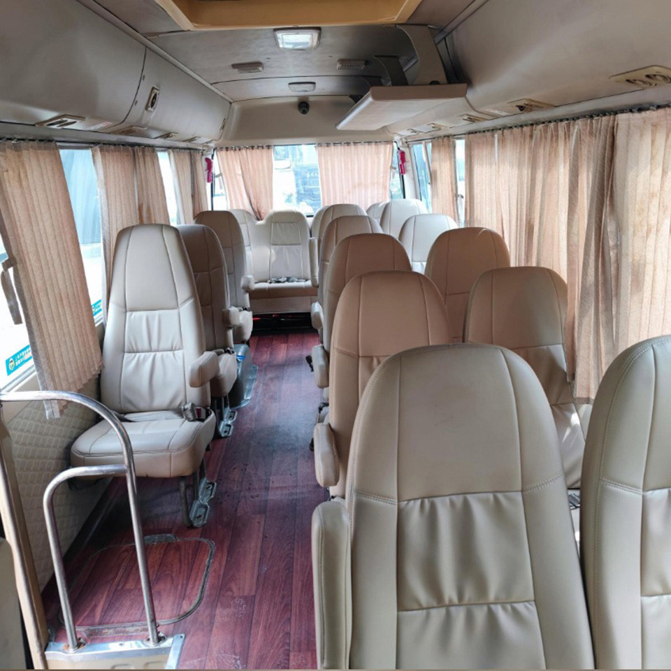 Euro 4 Second Hand Toyota Coaster , Used 20 Passenger Van For Sale