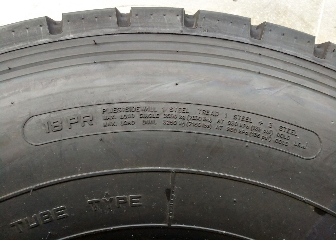 11.00R20 All Season Light Truck Tires , Pickup Truck Tires High Wear Resistance