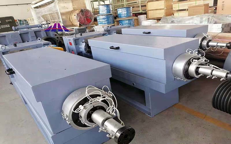 SS SSS PP Spunbonded Meltblown Non Woven Making Machine 2400mm 3200mm
