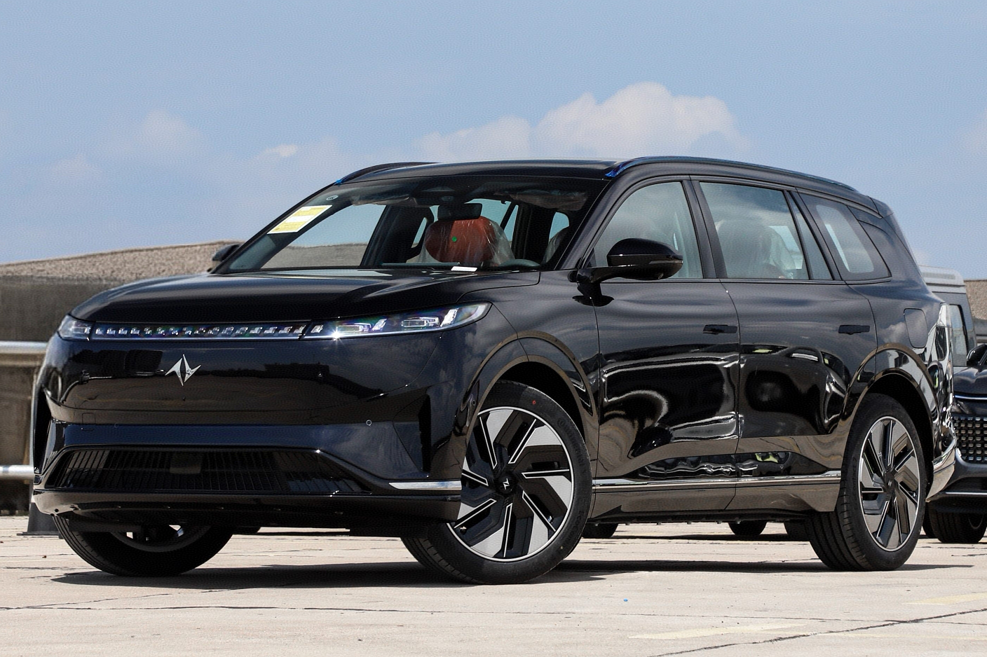 Left Steering Energy Vehicle Customized 5-door 6-seater SUV Dongfeng Yipai 008 Electric Vehicle 636MAX Pure Electric SUV