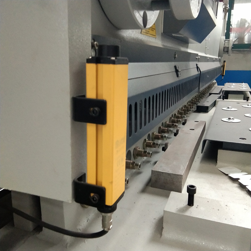 11 Kw Sheet Hydraulic Guillotine Shearing Machine 10*3200MM With E21s