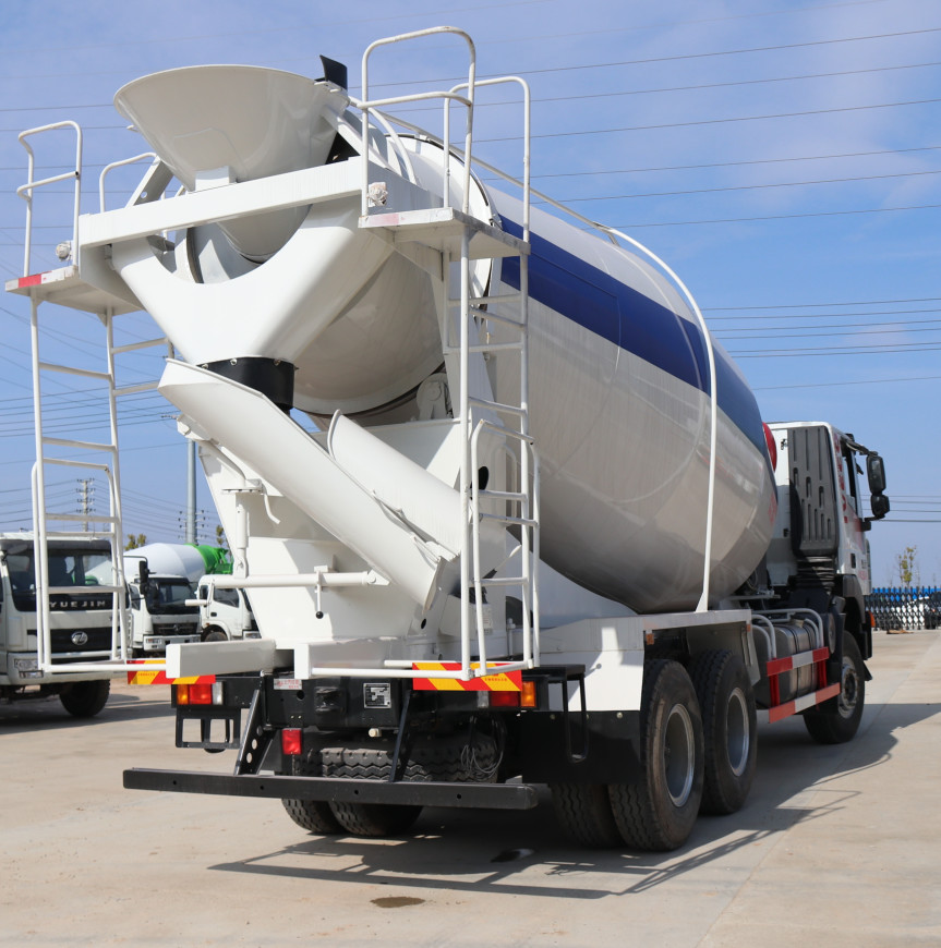 6x4 10Tires SINOTRUK HOWO 10CBM Concrete Mixing Equipment ZZ5257GJBM3841W Italy Hydraulic System