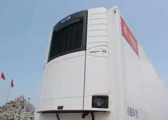 SINOTRUK Refrigerated Semi Trailer Truck 20 / 40 Feet Container 30 - 60 Tons
