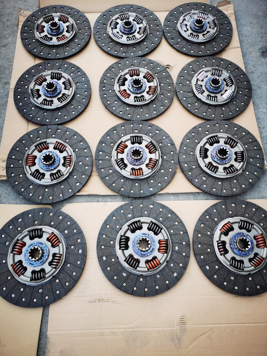 1601-01138 430x240x50.8mm Original Truck Clutch Plate for Yutong Bus ZK6852HG ZK6890HG