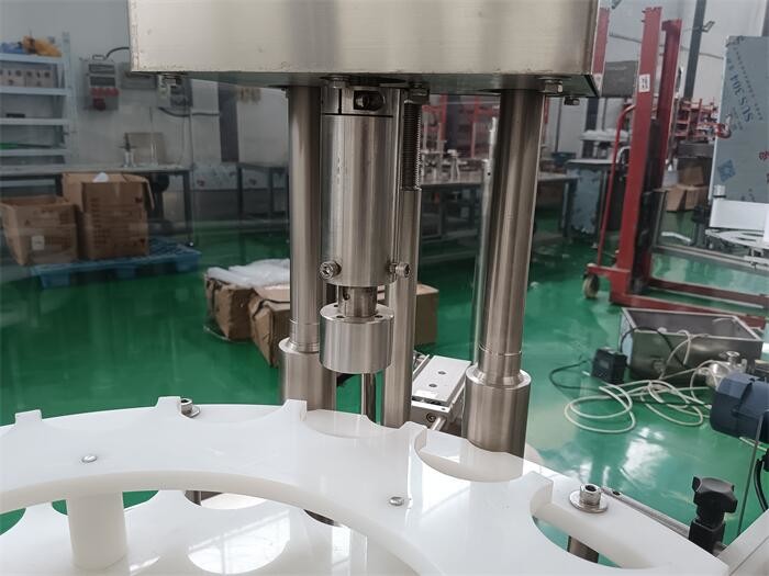 PLC Controlled 304/316 Stainless Steel Filling Machine 50-200 BPM 0.5% Filling Error