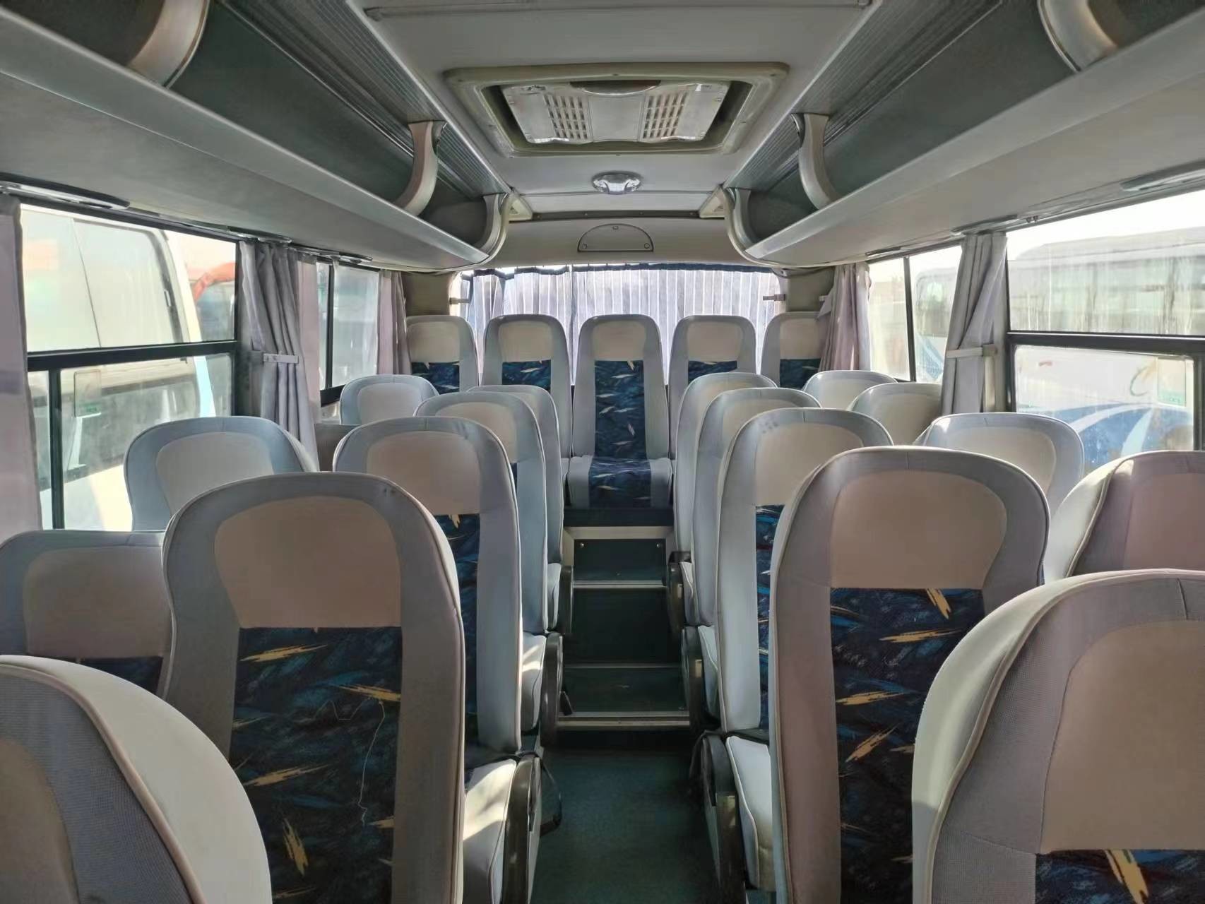 Youngtong 39 Seats Used Shuttle Bus ZK6879 Leaf Spring Single Door Good A/C