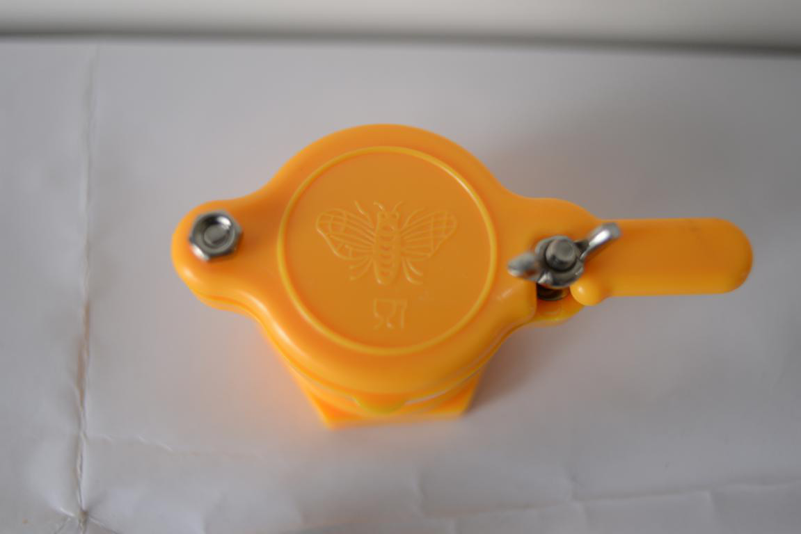 Honey Extractor Accessory Honey Gate Yellow Color for Beekeeping