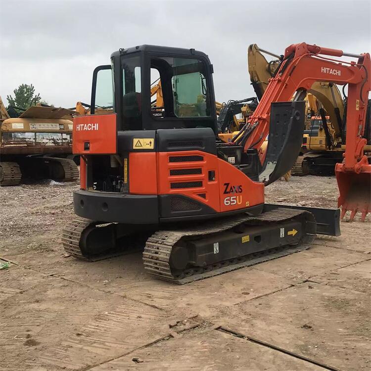 Japan Original ZX65 Mini Excavator 6T Hydraulic Crawler Machine with 3350 Working Hours