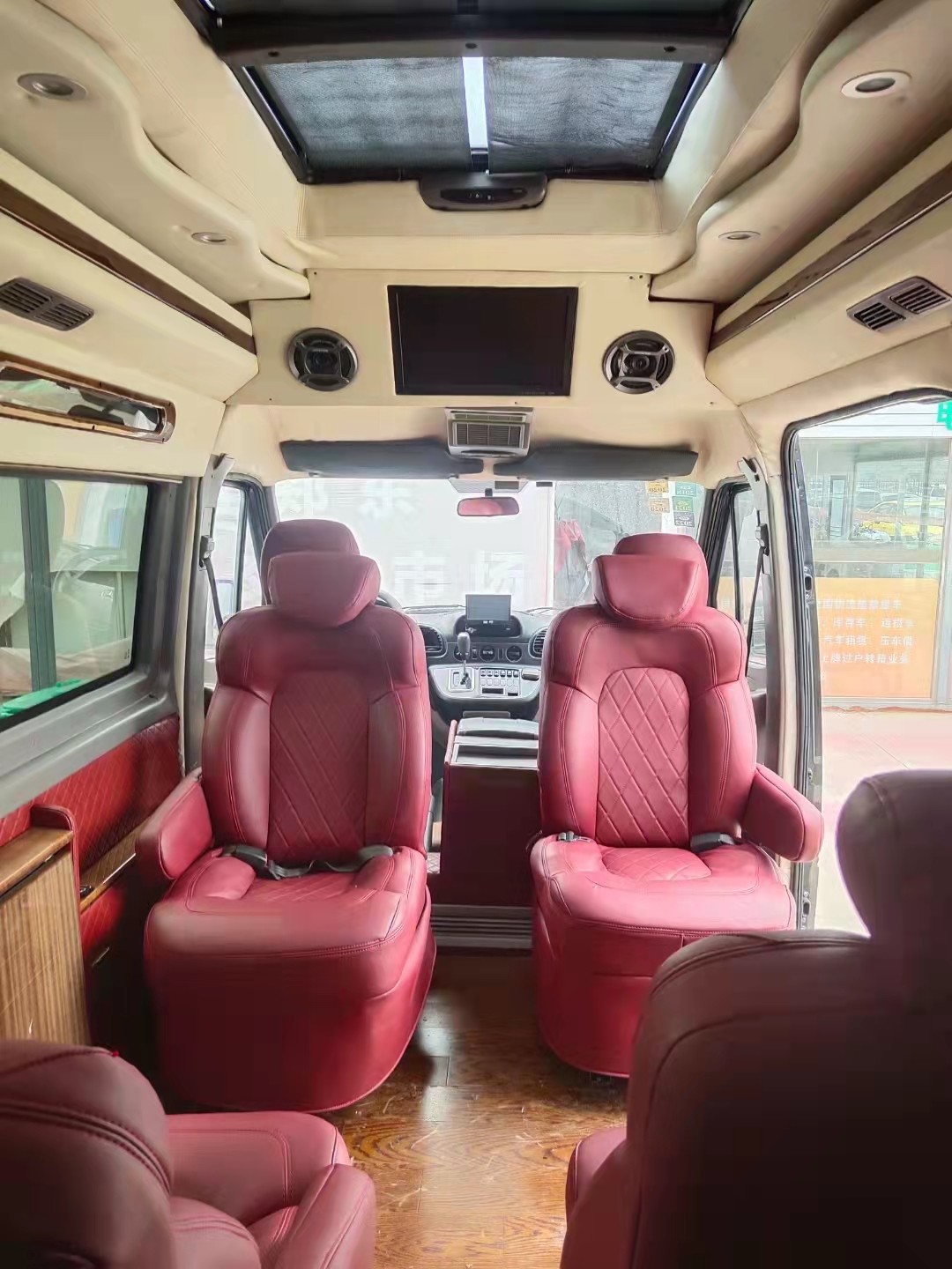 Commercial Minibus 9-Seater Mercedes-Benz Luxury Seats