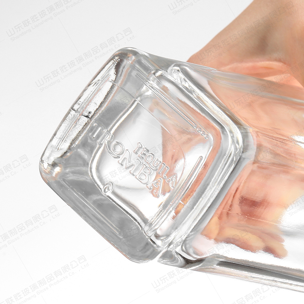 Hot Stamping Glass Bottle in Liquor with Painted Surface