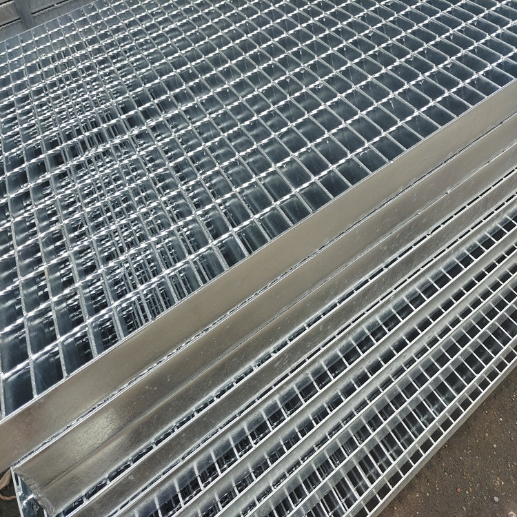 Shipbuilding Serrated Galvanized Steel Grating Corridor Access Stair Step Plate