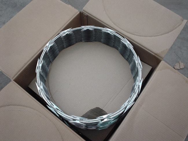 Hot Dipped Galvanized Clips Razor Barbed Blade Wire Livestock Fence Panels