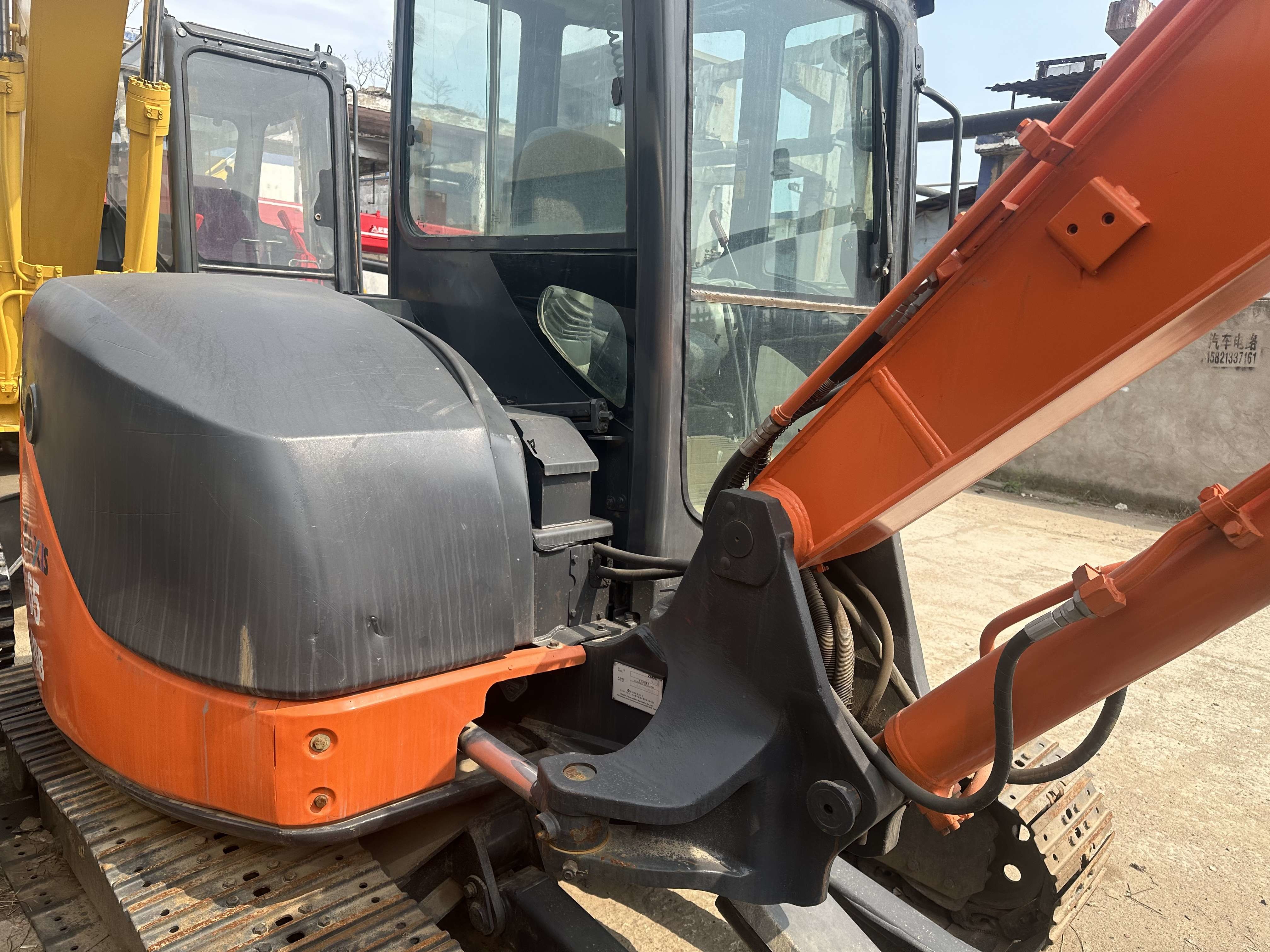 Hydraulic Repossessed Mini Excavators Second Hand Hitachi ZX65 6.5ton