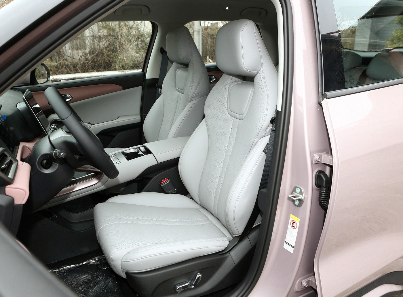 401km Long Life Blade Battery Left Drive 2024 BYD Yuan EV Car with Fashionable Design and Top Speed of 150KM/h