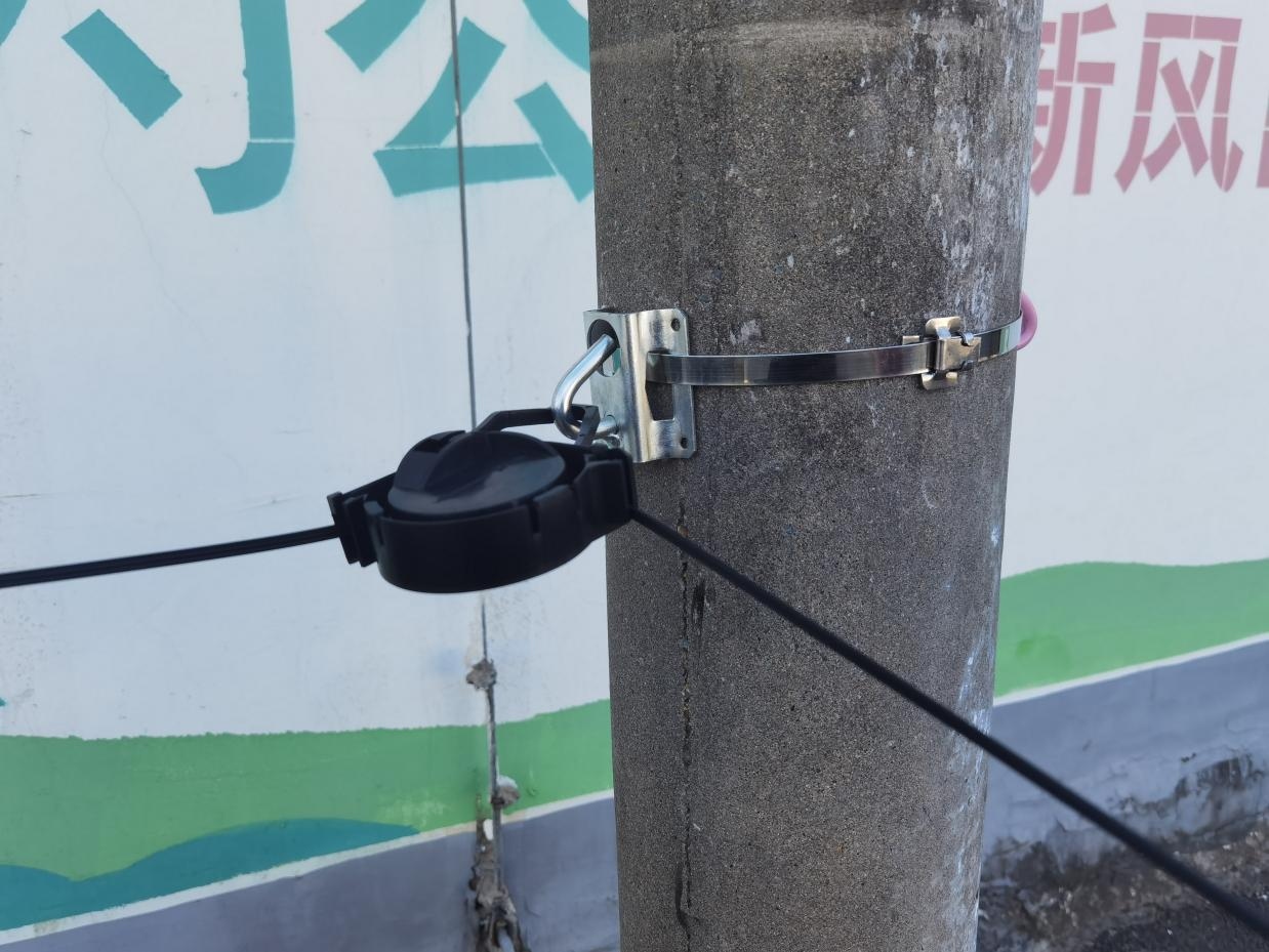 FTTH Fiber Optic Network PA500 Black Plastic Material Cable Drop Tension Anchor Clamp