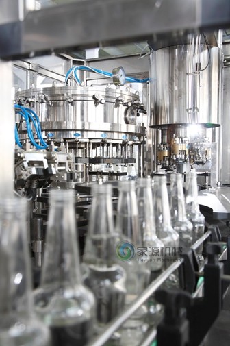 3 in 1 Glass Bottle Filling Machine With Aluminum Screw Cap , Beverage Filling Machine