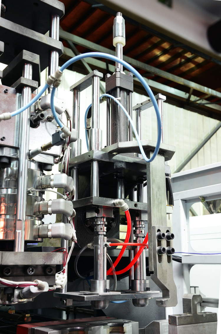 3g 5g Toothpaste Bottle Blow Molding Device , Extrusion Blow Molding Machine With Adjustable Die Head