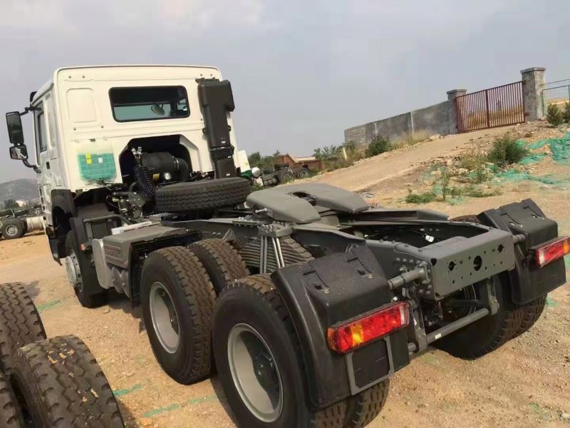 Fast Air Suspension 10 Wheels Heavy Truck 12 Seater Truck Tractor with Rear Camera None and Steering Left from Sinotruck