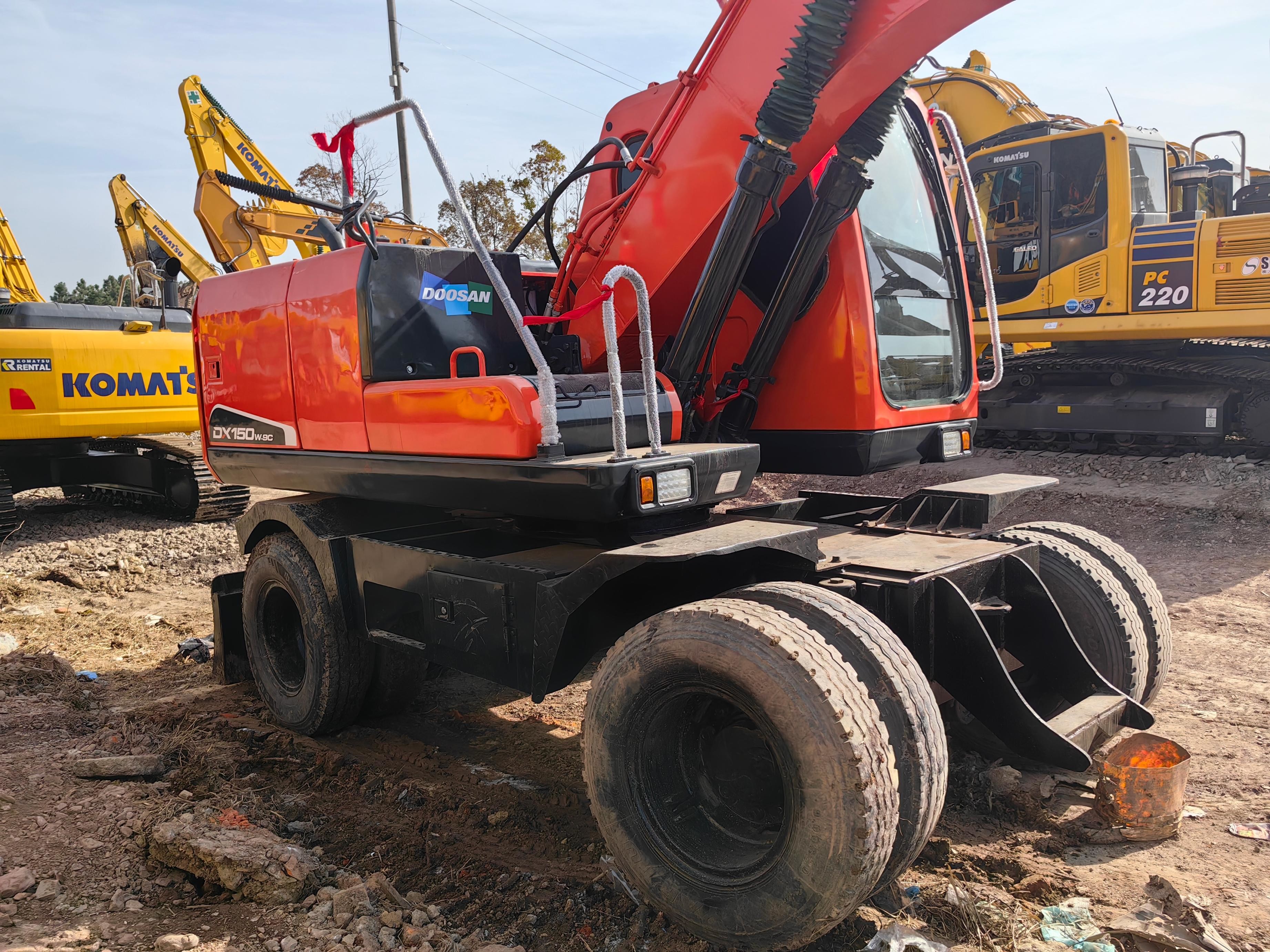 Korea Original Used Doosan Wheel Excavator DX150w-7 With 0.75m3 Bucket Capacity