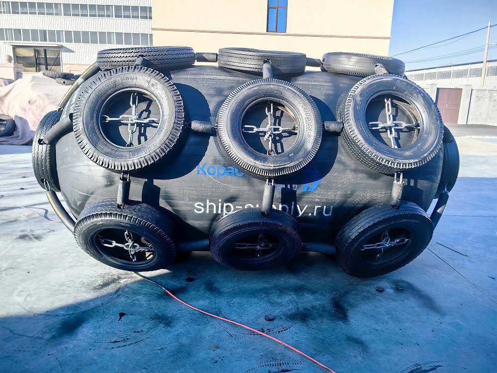 4.8x12m 50kpa / 80kpa Pneumatic Fenders For Ships