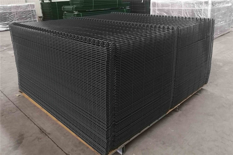 High Strength Welded Wire Security Fence Barrier With 4.0 Mm Diameter
