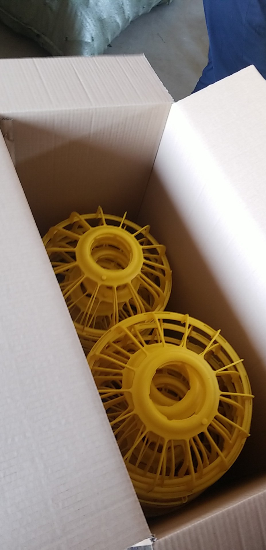 Broiler Chicken Layers Auto Feeding System Plastic Feed Pans