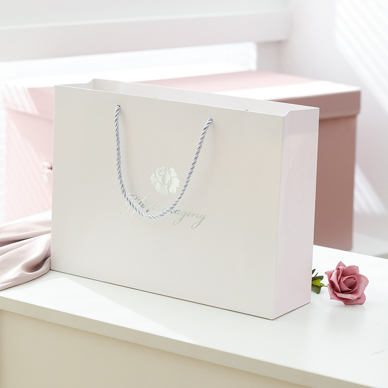 High End Hot Stamping Ivory Board Box Bag Paper Shopping Bag with Custom Color Accepted