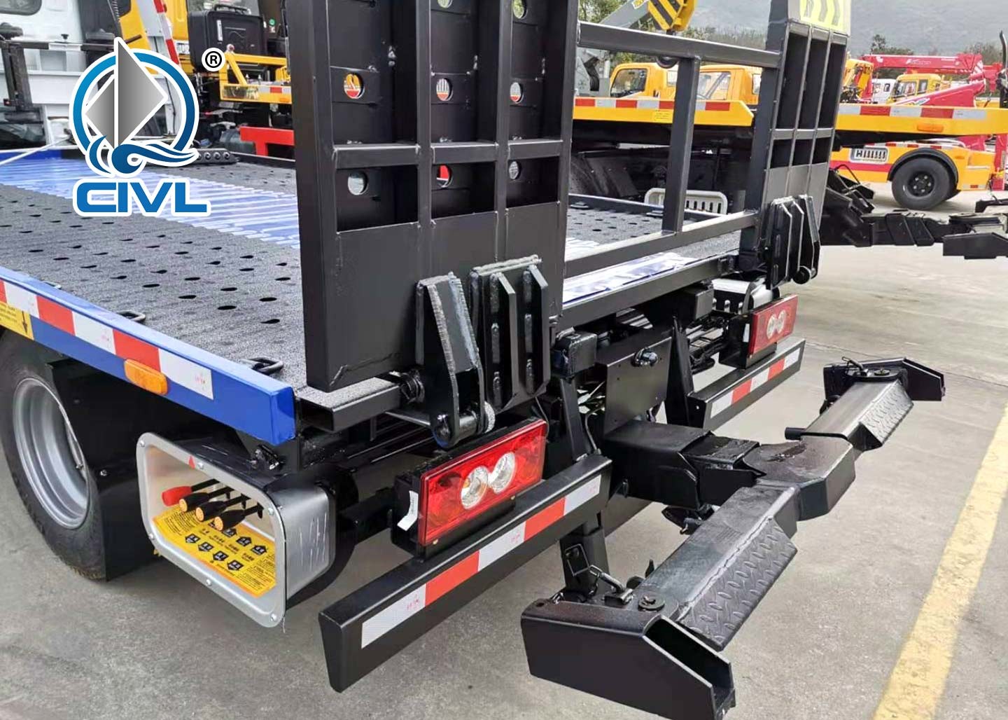 3800 Wheelbase HOWO Truck Mounted 4x2 6.2M Flatbed Tow Truck / Wrecker Vehicle