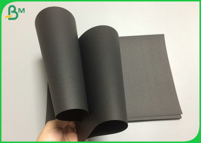 880mm 1000mm Uncoate 100gsm - 300gsm Black Kraft Cardboard For Shipping Bags Creat