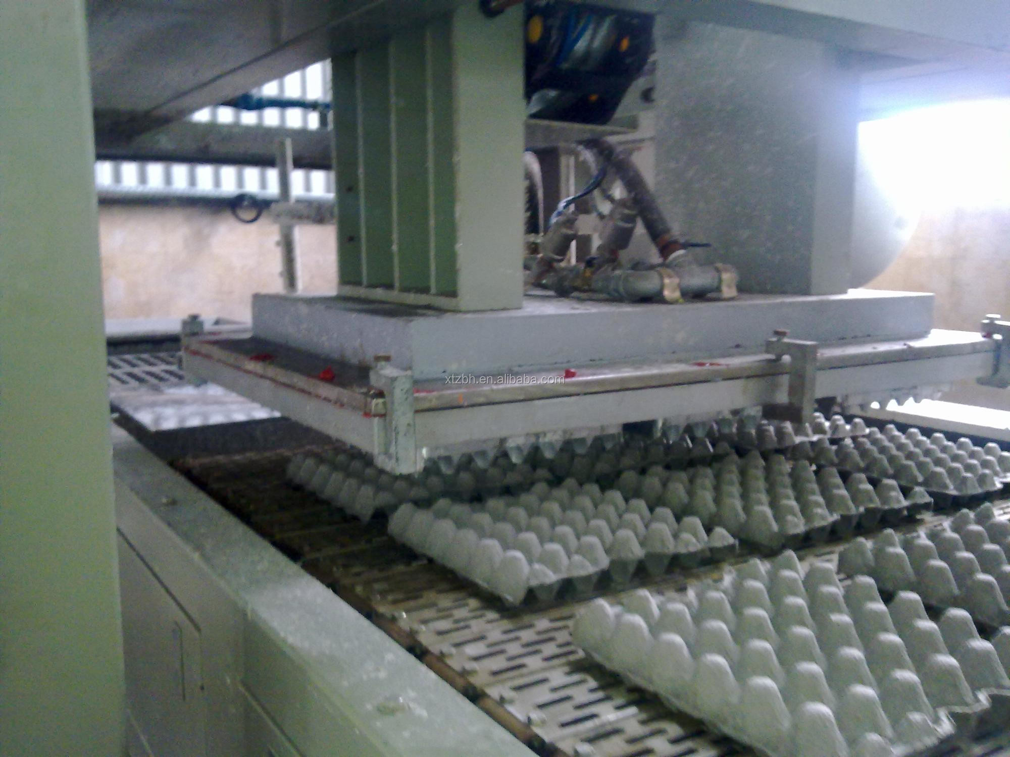 Vacuum Suction Semi Automatic Egg Tray Machine , CE Certified Egg Packaging Machine