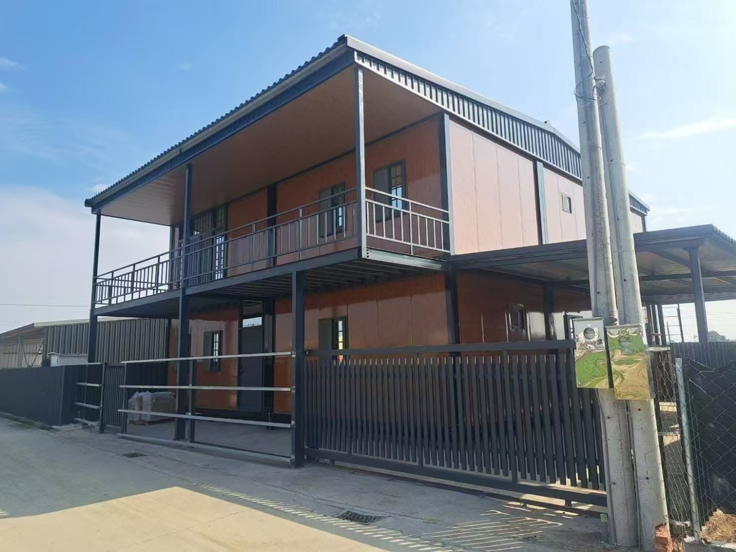 Prefabricated Apple Cabin House Capsule Container Prefab House For Coastal Hotel