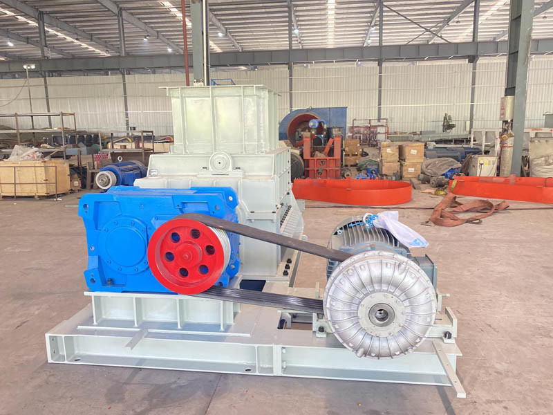 30 - 70m3/H Double Toothed Roll Crusher AC Motor Raw Material Processing Machinery