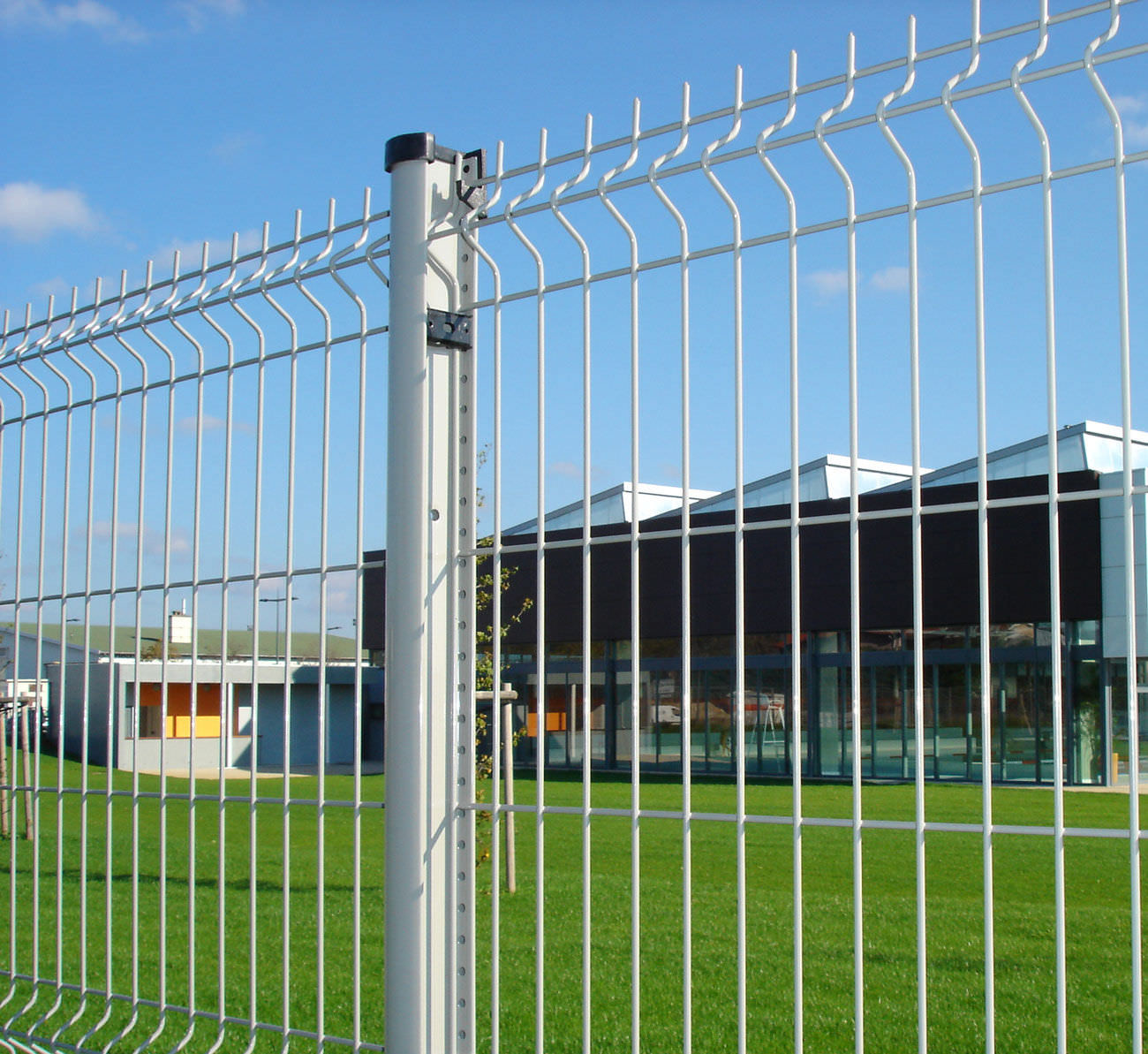 Residential Hot Dipped 4.5mm Galvanized Wire Mesh Fence Strong Corrosion Resistant