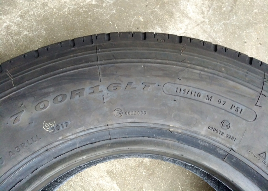 7.00R16LT Light Truck Winter Tires , LT Truck Tires With 4 Zigzag Grooves
