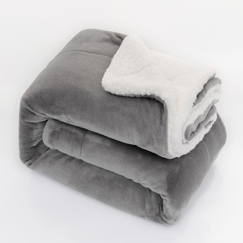 Soft Knitted 130*110cm Reversible Polyester Blanket Microplush Custom Color Plush Throw