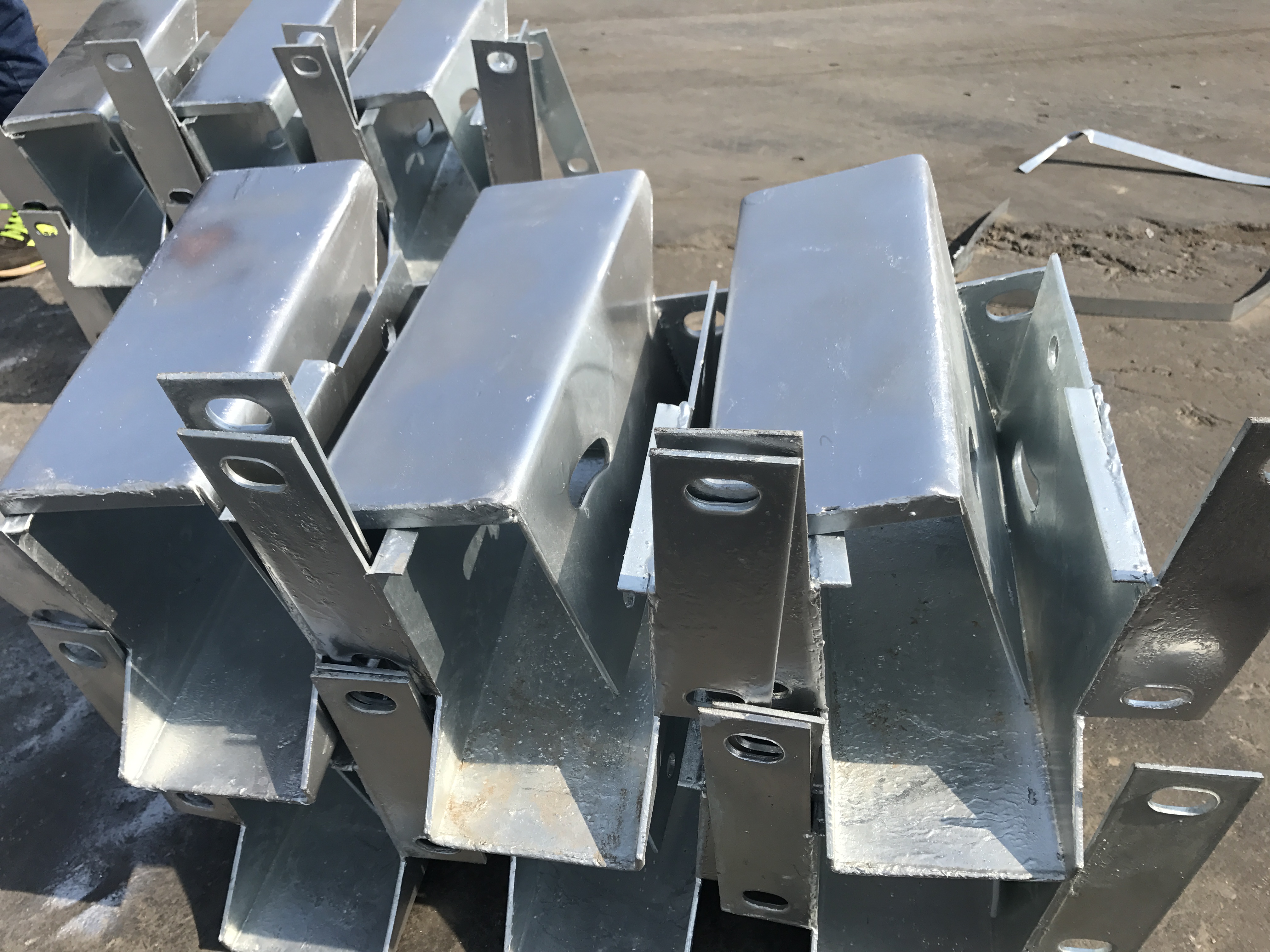 Highway Guardrail Foam Roller Fence with Q345 SJ345R Material in Customized Color