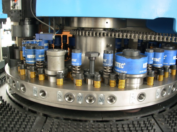 Hydraulic CNC Turret Punching Machine 60 m/min With FANUC System