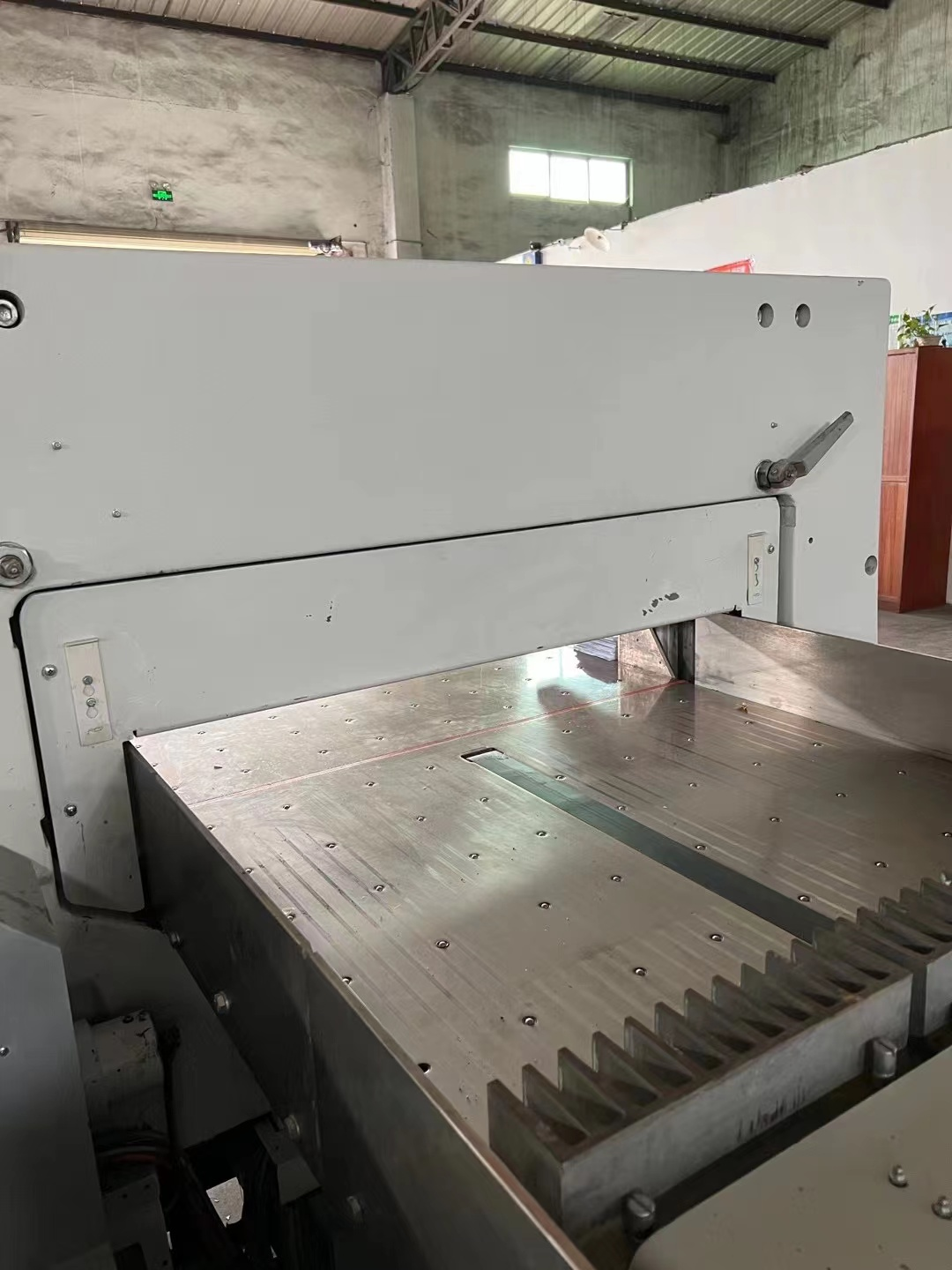 Automatic Grade Polar 115 Auto Paper Cutting Machine For Smooth And Accurate Cutting