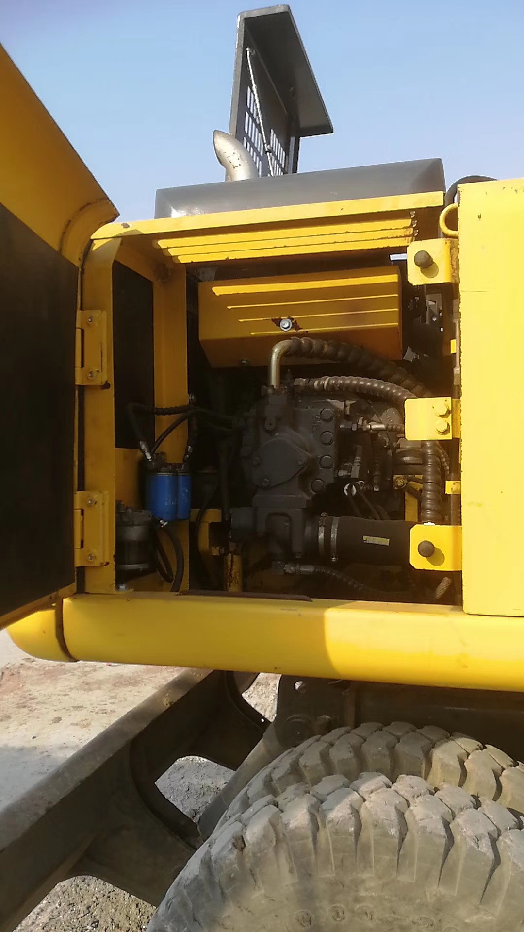 Secondhand Komatsu Excavators PC150W Heavy Excavator Wheel Excavator in Good Condition