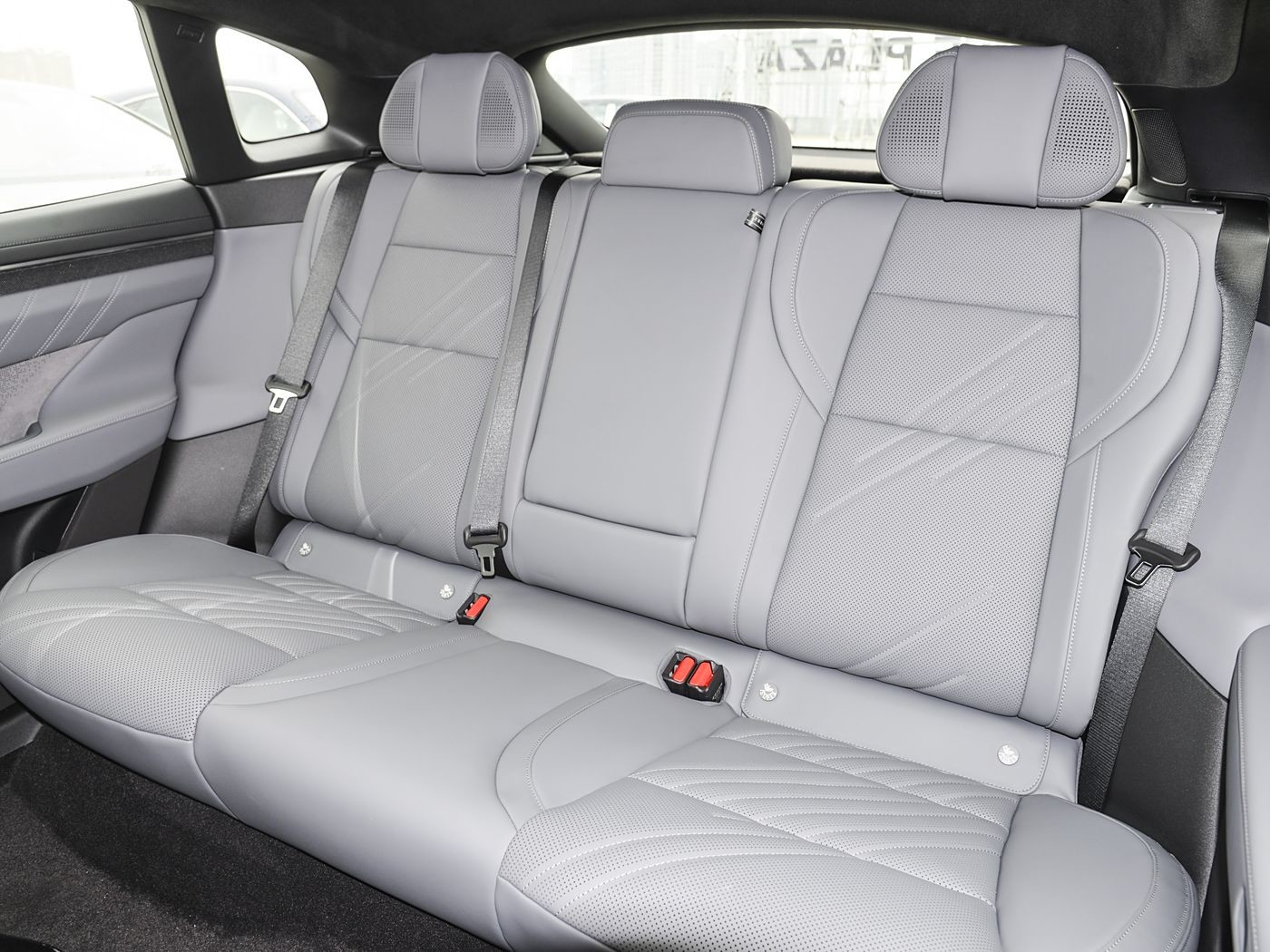 Zeekr 001 New Model 750 Km Long Range Limousine Electric Car with 0.25 Hours Charging Time and Pure Electric Energy with Big Space