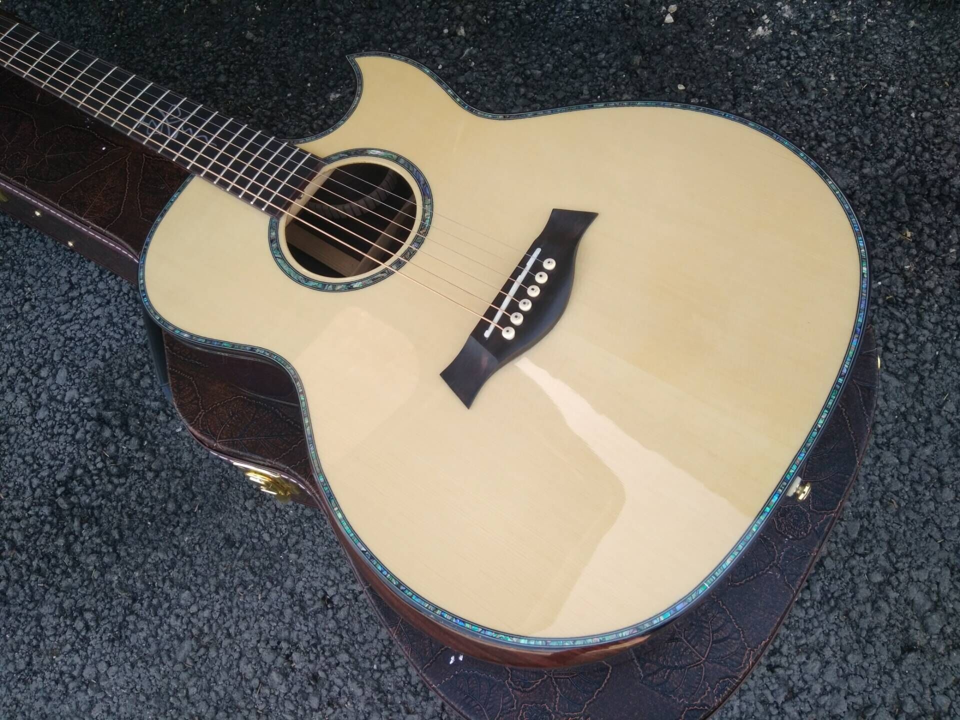 Handmade all solid Auditorium folk Guitars Orchestra cut-away AAAA all solid single cut armrest acoustic electric