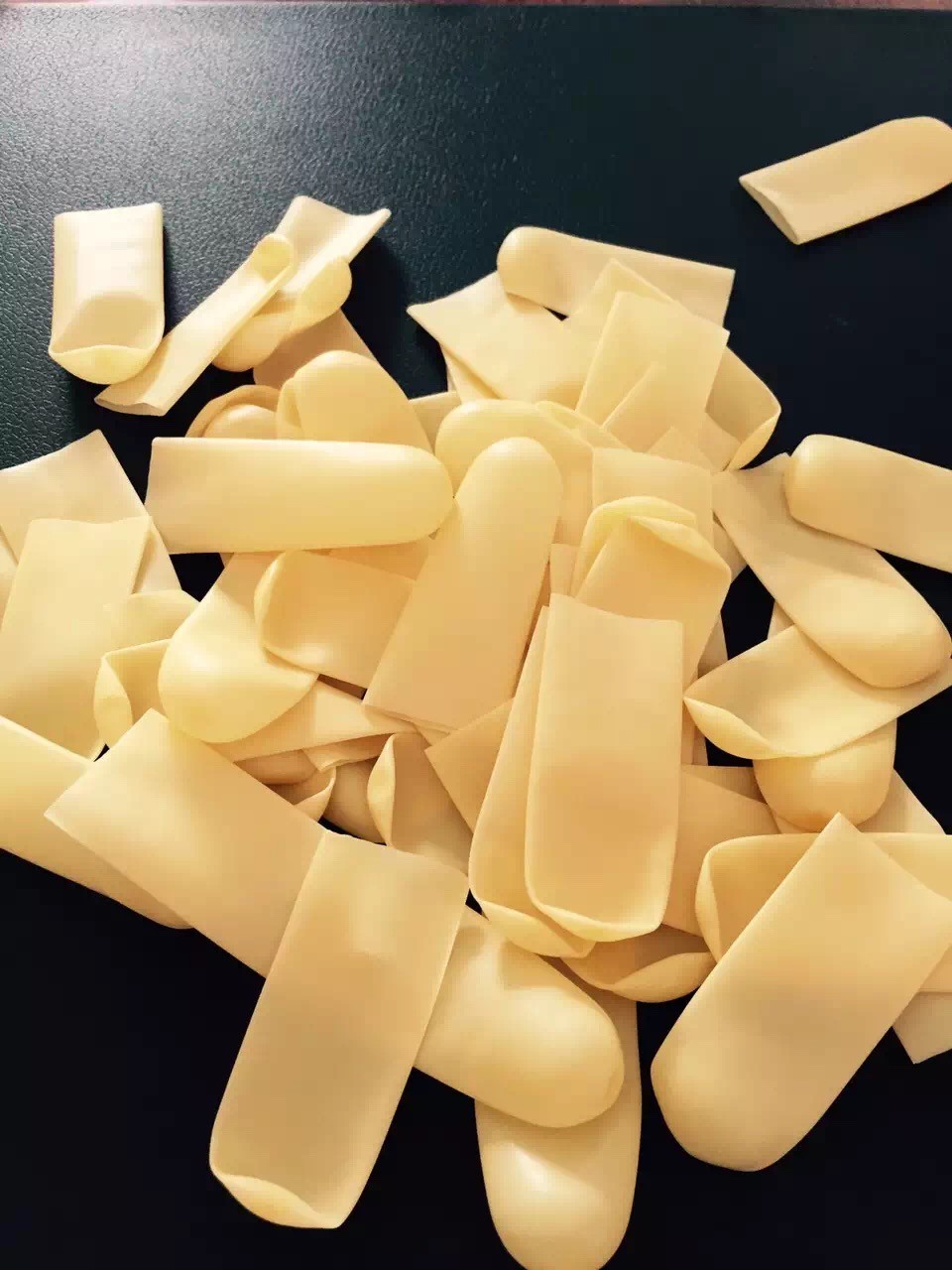100% Natural Latex Latex Finger Gloves In Rolled Beige Color Powder Free