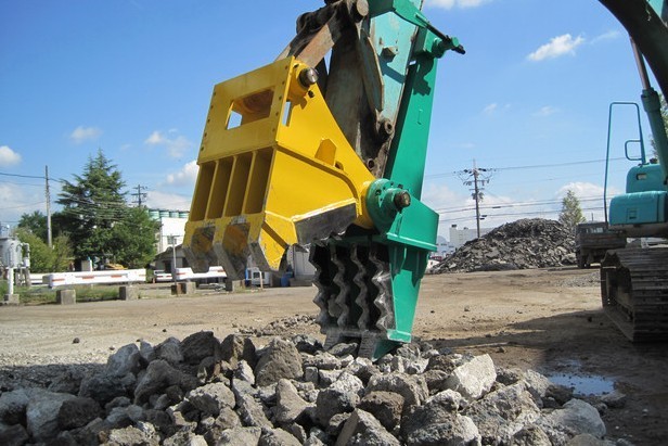 Beiyi BYC300 Concrete demolition tools machinal pulverizer small rock crusher excavator pulverizer factories