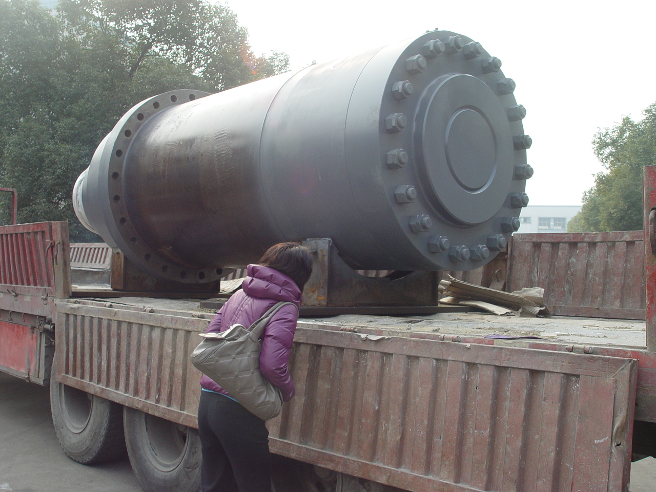 Construction Large Bore Hydraulic Cylinders With The Displacement Sensor