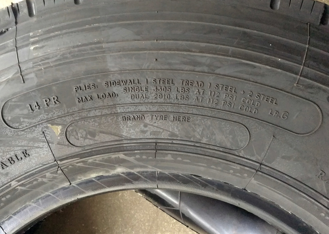 High Durability Tyres For Trucks And Buses 7.50R16LT Natural Rubber Materials