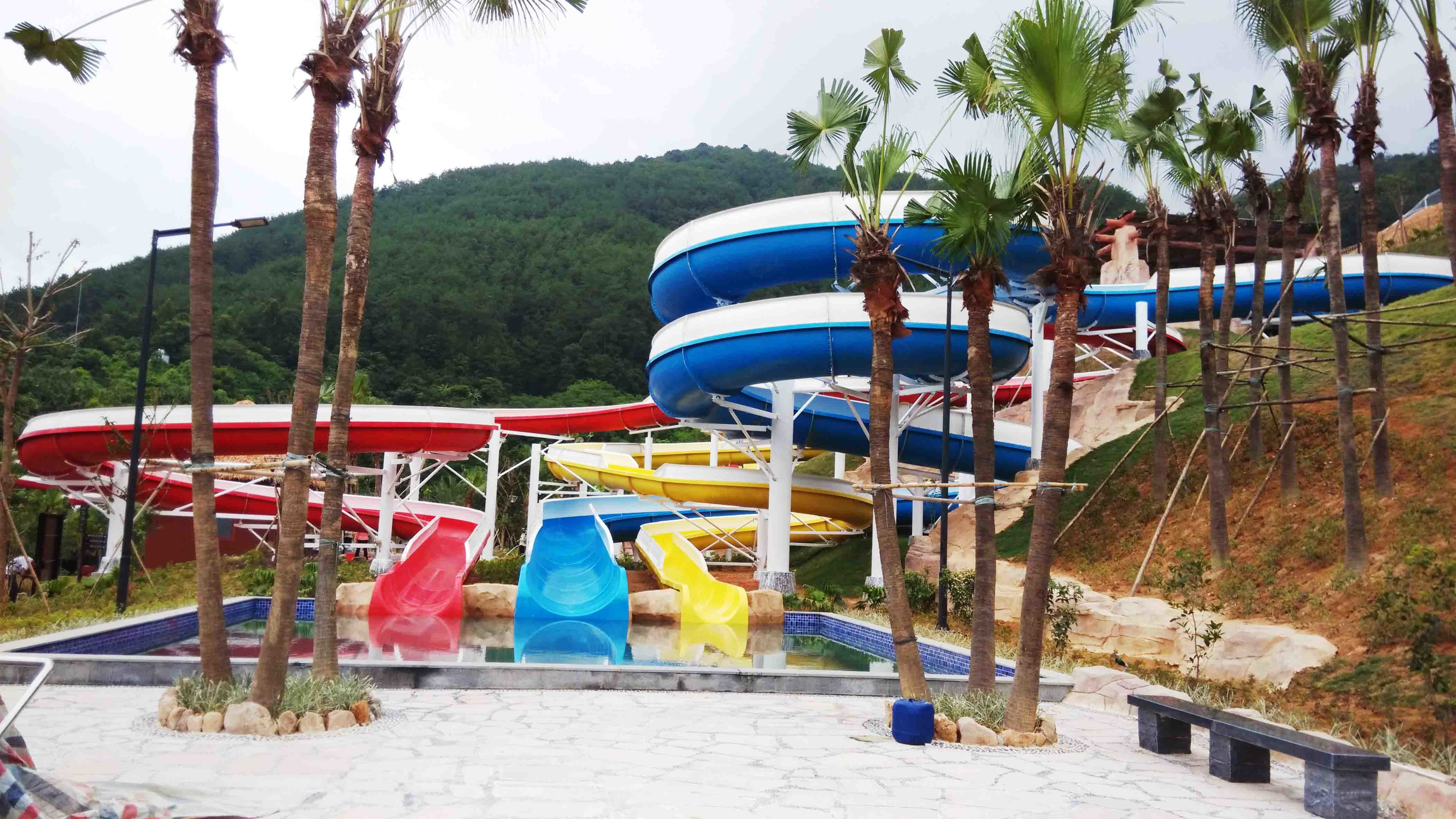 Popular Spiral Water Park Slide With Vertical Track , FRP Water Park Slides For Water Park