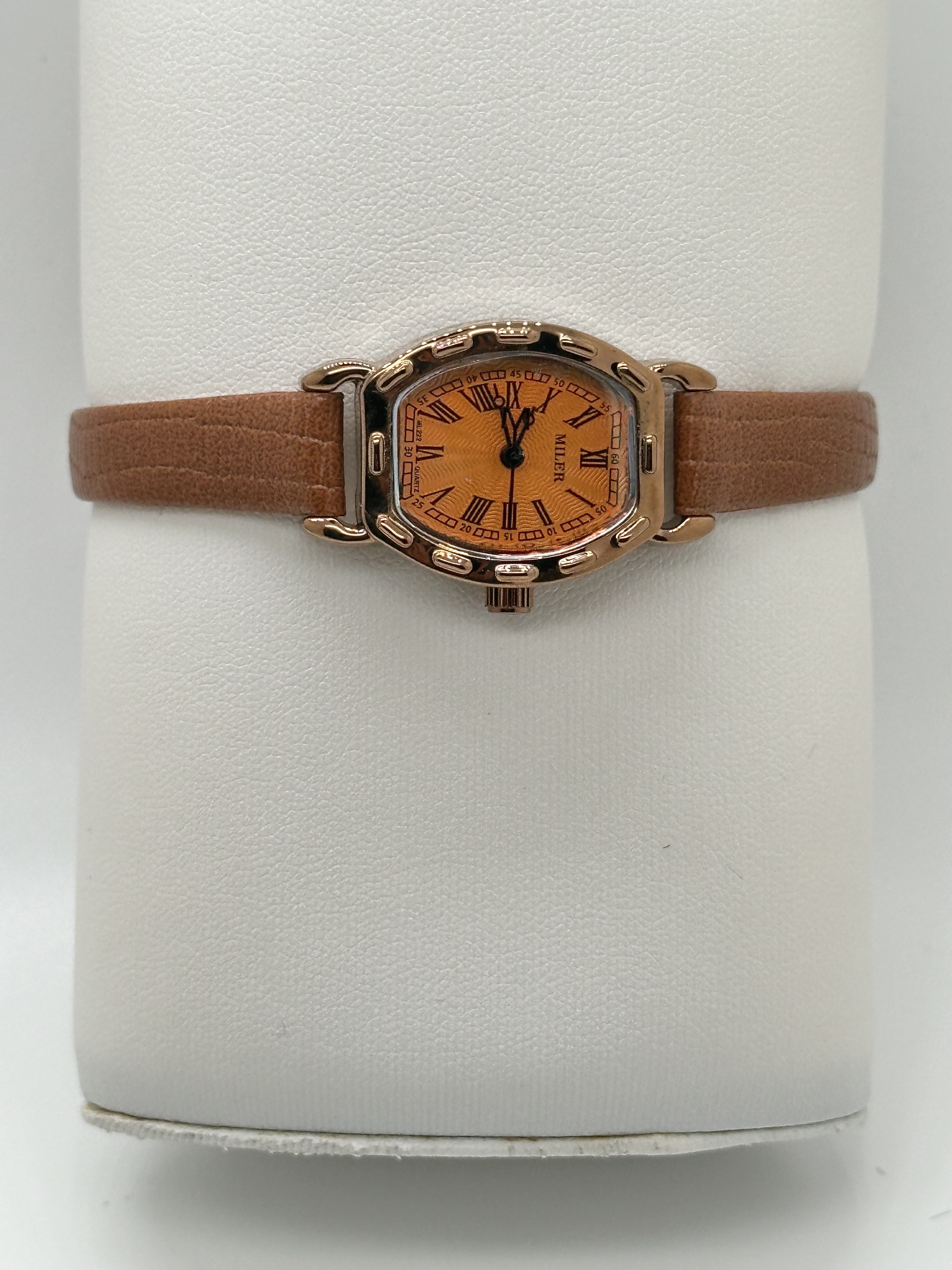 Fashion White Dial Ladies Quartz Wrist Watch With Leather Band And Luminous Hands