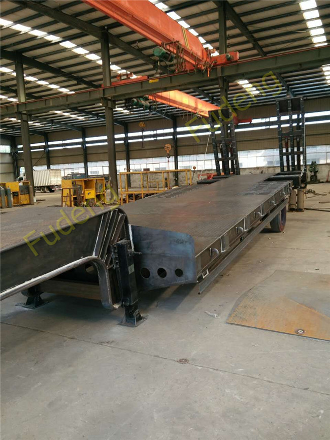 Multi-axle hydraulic Low Bed Trailers detachable gooseneck lowboy semi trailer 100 ton