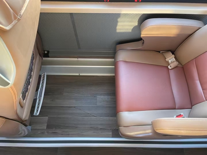 Yutong Bus Luxury 2+1 Yutong Bus 31 Seats ZK6120 Business Seats Airbag Suspension 2023 Year