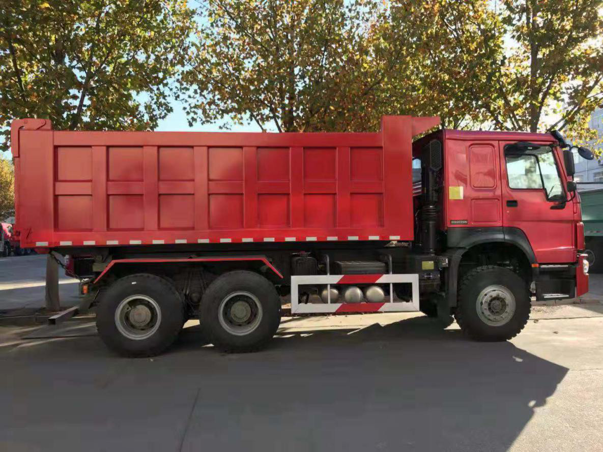 Red Color Second Hand Tipper Trucks , 2nd Hand Dump Trucks GCC Approved
